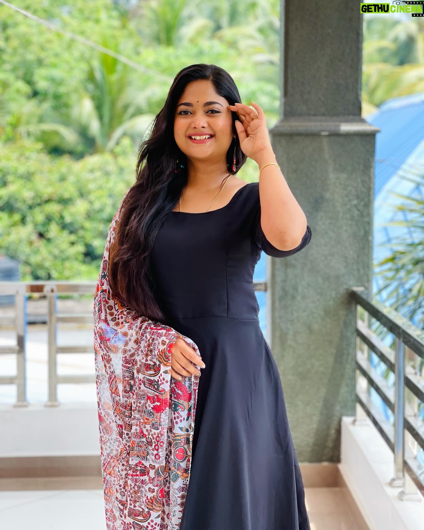 Aishwarya Ramsai - 14.1K Likes - 🖤❣️Hey youuuuu🫵🏻yes u😍you look gorgeous🥰
:
#aishwaryaramsai #black #outfit #bekind #staysafe