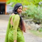Aishwarya Ramsai Instagram - ☘️GREEN LOVE 🦚💚 : #actress #aishwaryaramsai #location #mounaragam #malyalam #tamil #photo #songs #bekind #staysafe #green #love