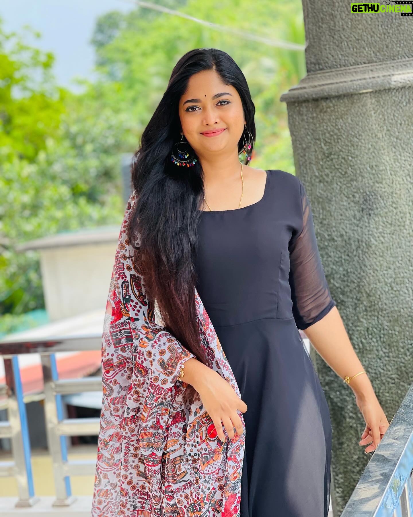 Aishwarya Ramsai - 14.1K Likes - 🖤❣️Hey youuuuu🫵🏻yes u😍you look gorgeous🥰
:
#aishwaryaramsai #black #outfit #bekind #staysafe