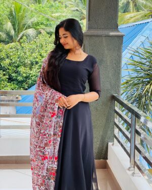 Aishwarya Ramsai Instagram - 🖤❣️Hey youuuuu🫵🏻yes u😍you look gorgeous🥰

:
#aishwaryaramsai #black #outfit #bekind #staysafe