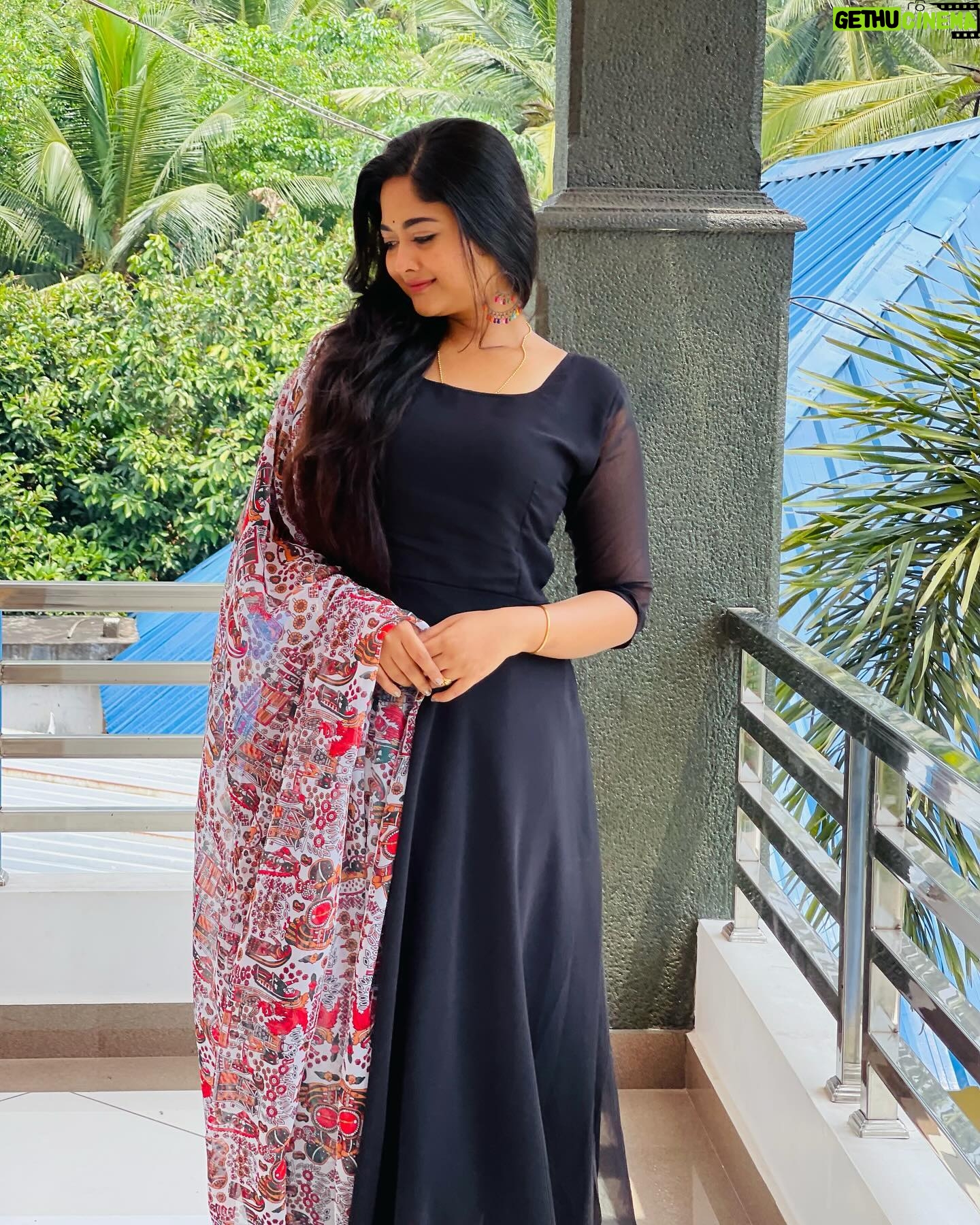 Aishwarya Ramsai - 14.1K Likes - 🖤❣️Hey youuuuu🫵🏻yes u😍you look gorgeous🥰
:
#aishwaryaramsai #black #outfit #bekind #staysafe
