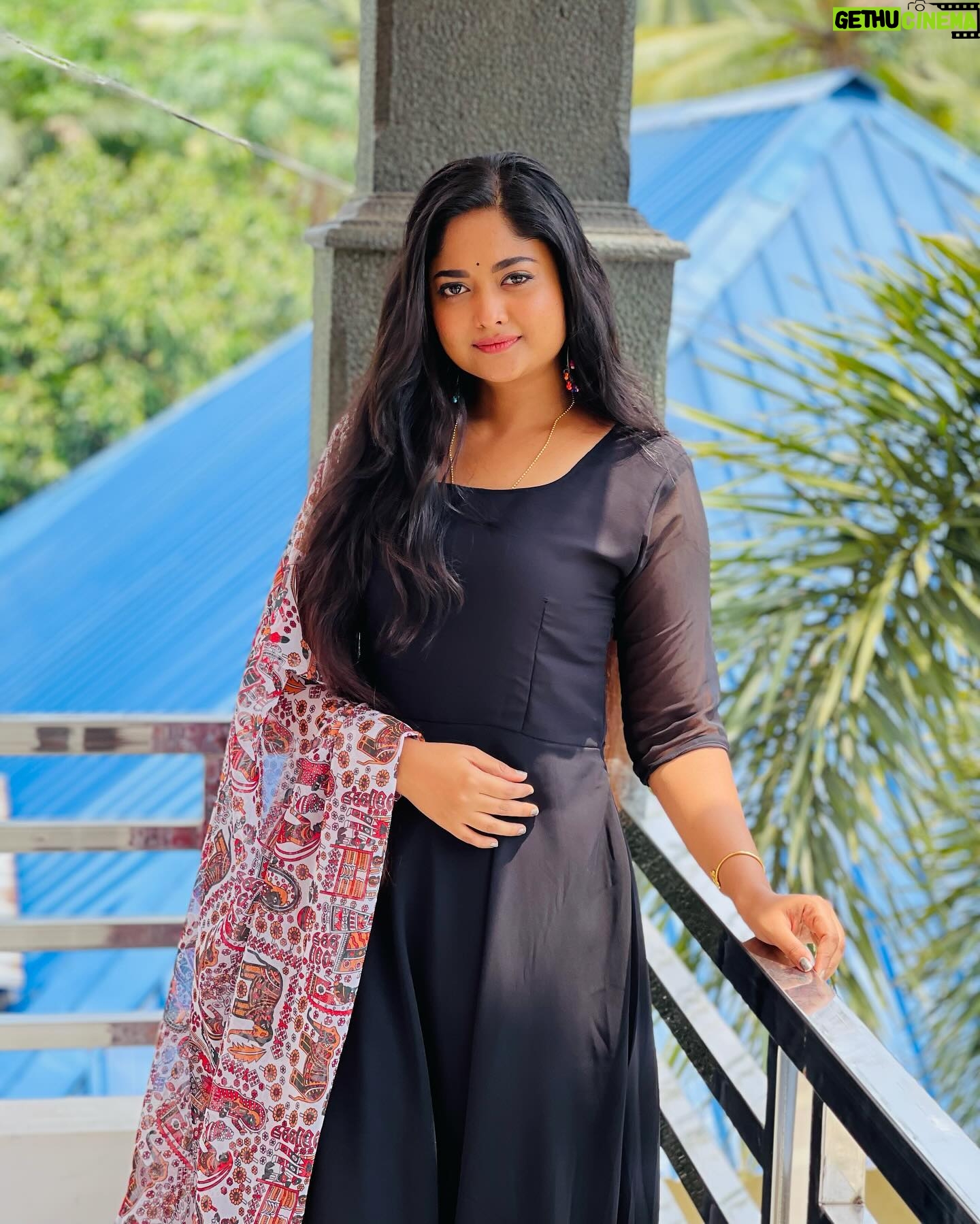 Aishwarya Ramsai - 14.1K Likes - 🖤❣️Hey youuuuu🫵🏻yes u😍you look gorgeous🥰
:
#aishwaryaramsai #black #outfit #bekind #staysafe