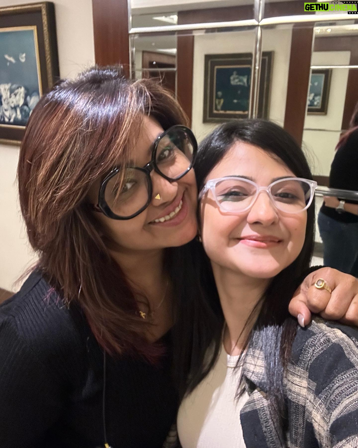 Aishwarya Sen Instagram - Pinch me, I must be dreaming! Still can’t believe I get to call “Amar Boss” my home, all thanks to the incredible vision of @shibumukherjeeofficial da and @nanditaroywindows di.. Sharing the screen with the one and only #RakhiGulzar mam has been a humbling honor. This film holds a special place in my heart already, and I can’t wait for you all to witness its magic 🥰🙏🏻 @windowsproduction