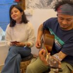 Aishwarya Sen Instagram - Music is what feeling sounds like!!!! #worldmusicday #happyworldmusicday 🎤🎼 @cafe_chowtari_darjeeling 💕 #happy #singing #songs #music #love #mountain #peace #darjeeling