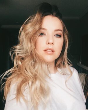 Aislinn Paul Instagram - Who me? 💇💇💇💇💇💇
@jennahair89 made me blonder and I am having even more fun