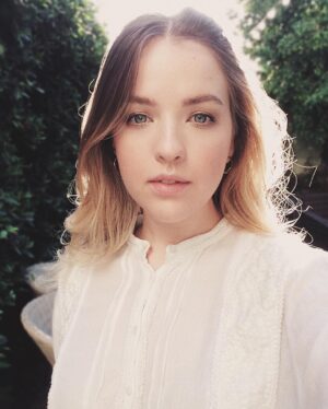 Aislinn Paul Instagram - A backdrop of foliage? And me in a white shirt? Well that's new defs gotta take a pic also does anyone have a hairbrush