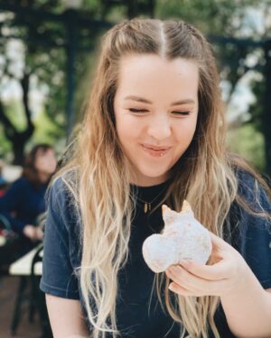 Aislinn Paul Instagram - Channeling my inner 8 year old to turn 25 in style 🎉