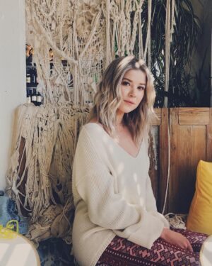 Aislinn Paul Instagram - Thanks for letting me spend an unnatural amount of time at your house and not making me feel weird about it. Happy to know you, constantly impressed by you. Happy Birthday Meghan 💕✨
