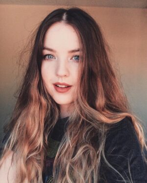 Aislinn Paul Instagram - ⚡️a me myself kind of energy ⚡️
——
@lizzobeeating is giving me the will to live today