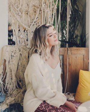 Aislinn Paul Instagram - Hi 😍 #mumubff #alsomyvalentine #sorryMats