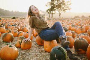 Aislinn Paul Instagram - Yeah happy Halloween or whatever 🎃 📸: @meghanrienks