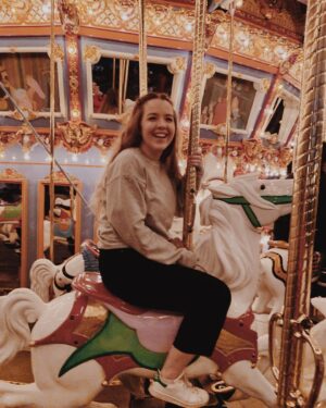 Aislinn Paul Instagram - Channeling my inner 8 year old to turn 25 in style 🎉