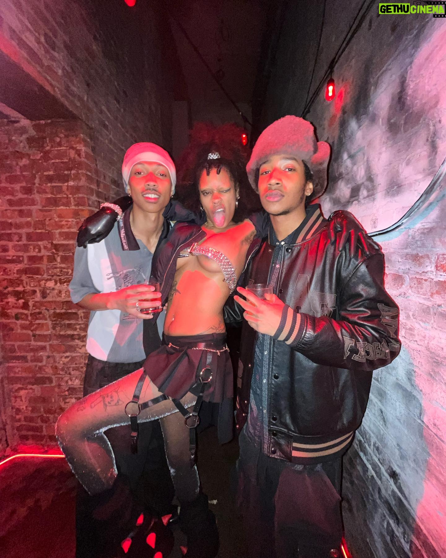 Ajani Russell - 2.4K Likes - thank you for all the birthday wishes į¦(ò_óĖ)ᤠik it was last weekend but the post comes second to experiencing it
Everyone that celebrated me and celebrated WITH me- I feel so very loved šš«āØšŗš¾ (I have been going through all my messages the past week responding to every single one- if you havenāt gotten one yet ITS COMING!š«¶š¾) Hereās to my family!!!! more standing on business, integrity, focus, lil treats, hugs and cunty Lewks š