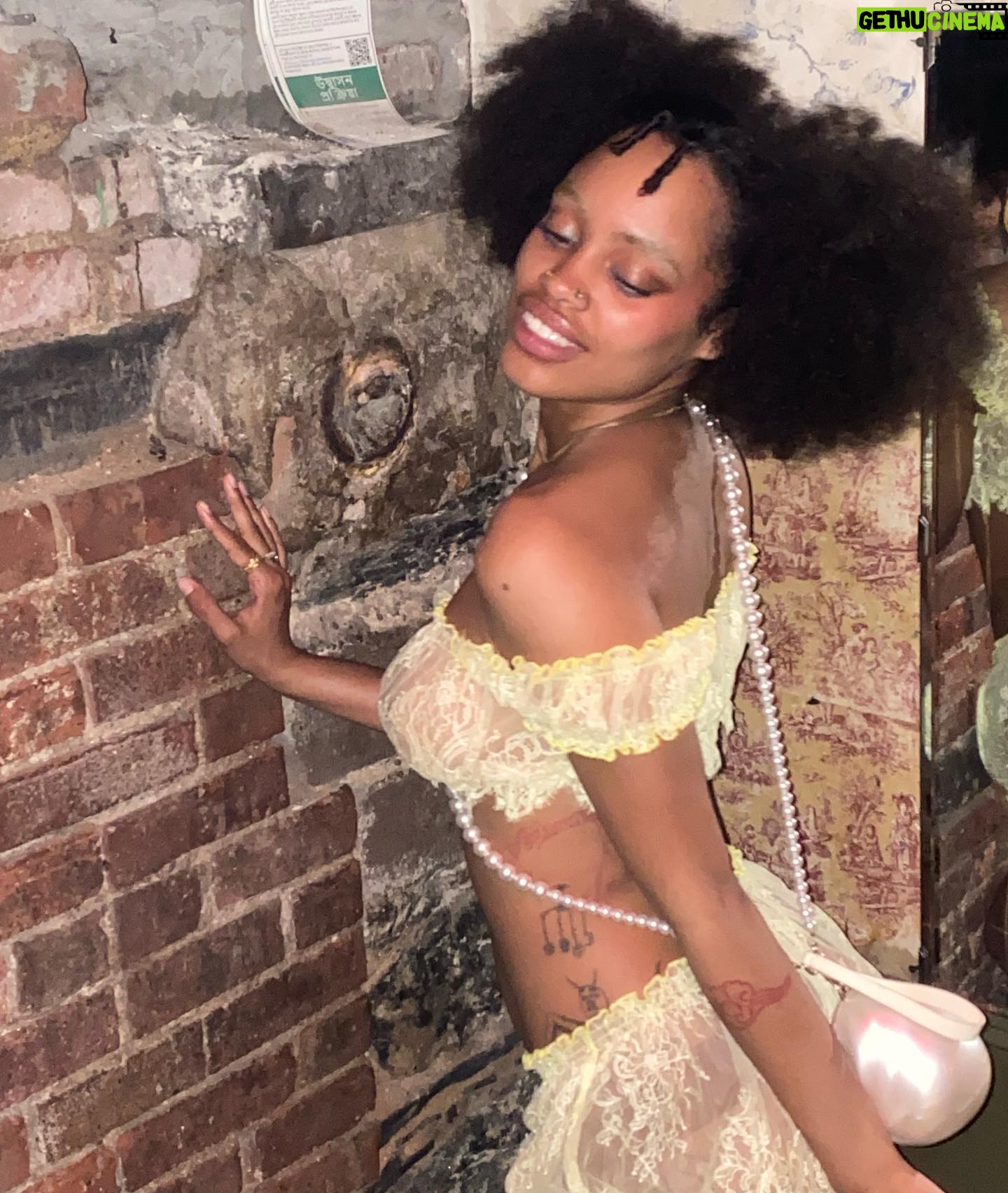 Ajani Russell - 2.2K Likes - This is way too many photos but I felt cute so you gone see them all :3 š¼āØāļøšš