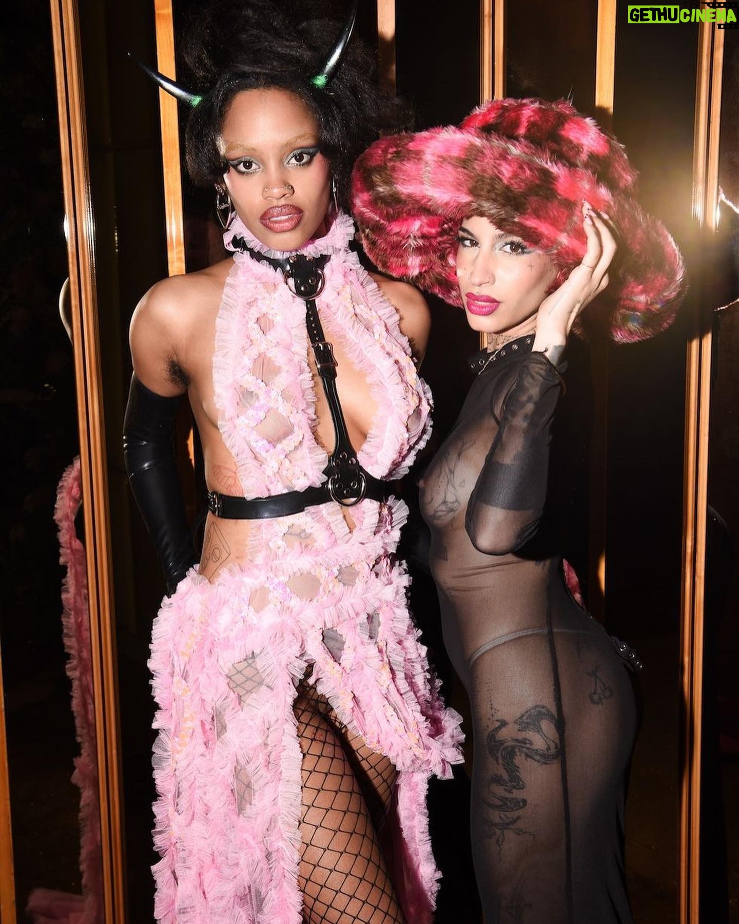 Ajani Russell - 3.6K Likes - Itās giving afters..
Met gala Monday never disappoints š