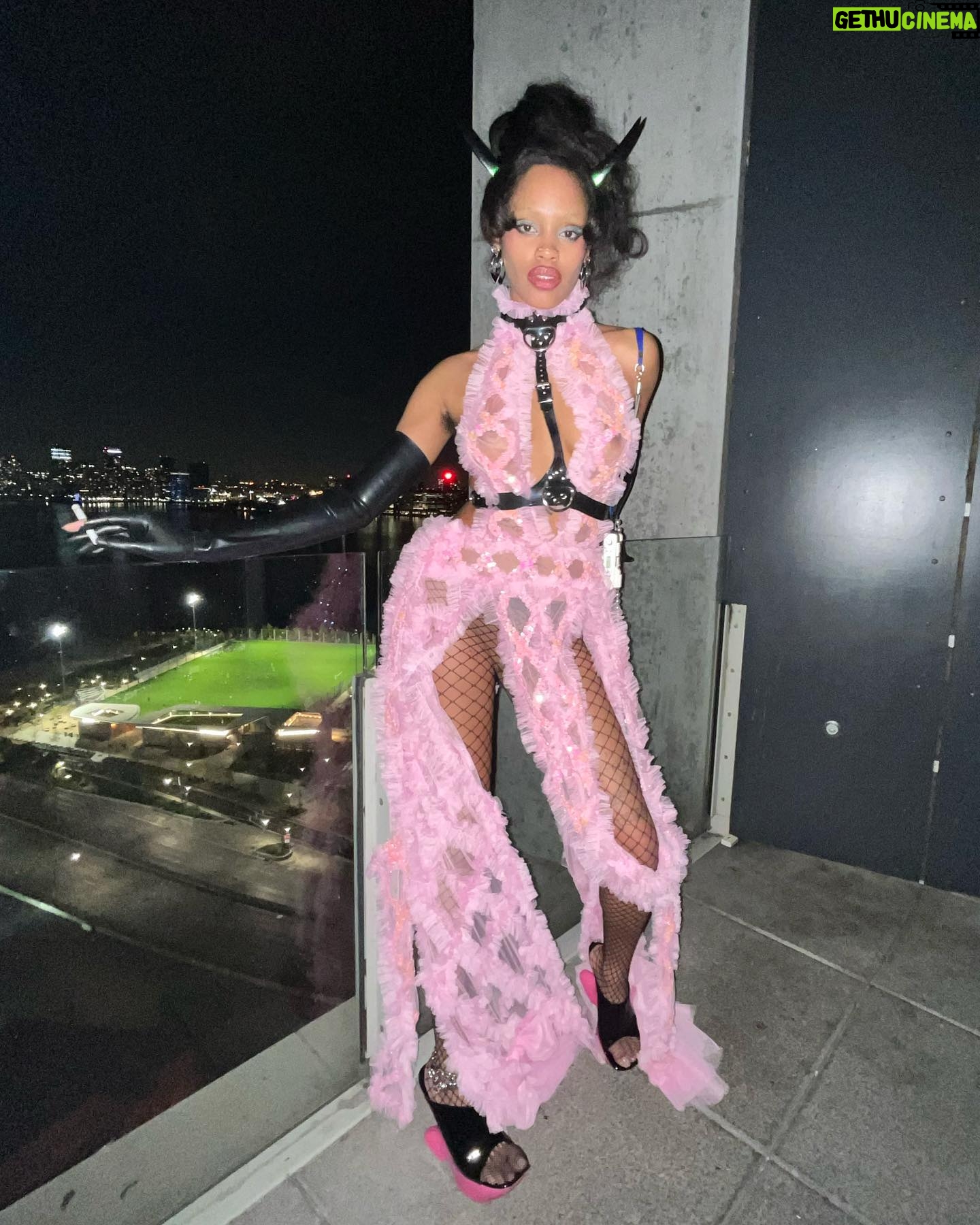 Ajani Russell - 3.6K Likes - Itās giving afters..
Met gala Monday never disappoints š