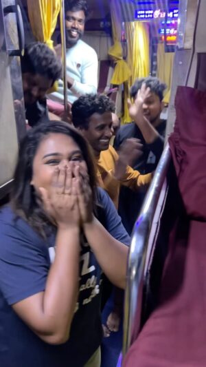 Akalya Venkatesan Instagram - Bus fun 😝😝😝#mallipoo @silambarasantrofficial ♥️anna