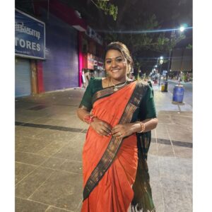 Akalya Venkatesan Instagram - Kalyani cotton❤️ 😘😘😘😘 @nithifasions
Mua @sara_makeover_artist

🦚 *Premium Quality Kalyani cotton saree/Lata Gadwal Paithani*🦚🦚🦚

🧵 *Price Rs: 950 shipping* 🧵
