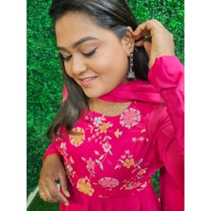 Akalya Venkatesan Instagram - Beautiful outfit 😘😋❤️💓

Party wear under 2000

Pinky pinky party wear full flair anarkali with designer yoke. Can be customized as crop top and skirt and complete size customisation is available.. 

Grab this at just 1899