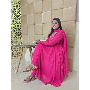 Akalya Venkatesan Instagram - Beautiful outfit 😘😋❤️💓

Party wear under 2000

Pinky pinky party wear full flair anarkali with designer yoke. Can be customized as crop top and skirt and complete size customisation is available.. 

Grab this at just 1899