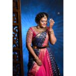 Akalya Venkatesan Instagram - 😘 Mua: @blush_bridal_studio Costume:@riva_rentals_ Jewellery:@ash_rental_jewellery Veni:@srvweddingflowers Captured : @evidencemaker