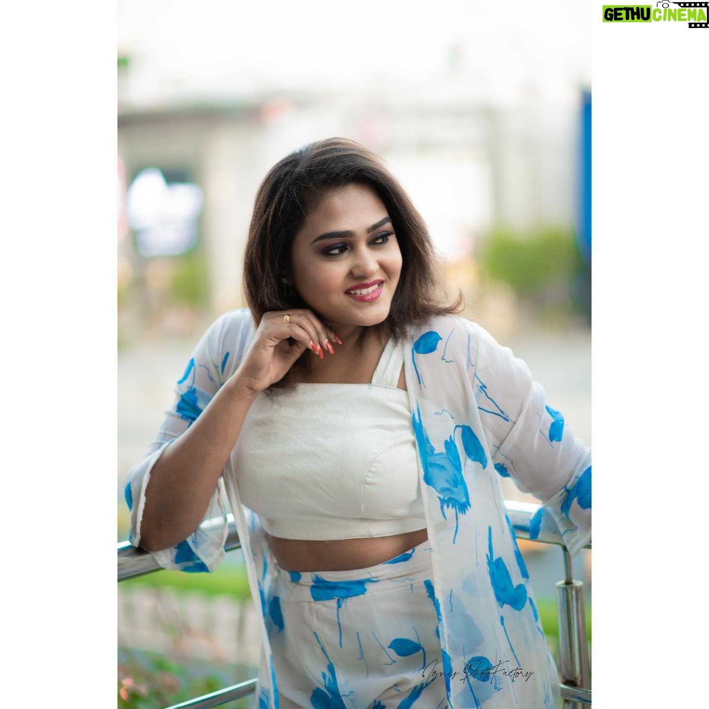Akalya Venkatesan Instagram - @jyotishdhiwakar.vastramvesture @nithu_makeup_artist @ignis_photofactory