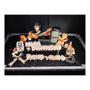 Akane Hirose Instagram - BAND-MAID 10TH ANNIVERSARY
TOUR in JAPAN

2023.10.15@小樽GOLD STONE

MISAお誕生日おめでとう🎉
今年も0時ピッタリの瞬間にみんなで集まってお祝い出来て嬉しかったな！！

MISAと私はソウルメイトらしい。(診断結果で出たってMISAが言ってた)

リズム隊の相方がソウルメイトだなんて最強最高じゃないの！！

もう10年以上の付き合いだけど、ずっと赤ちゃんみたいで可愛くて尊い👶
いつも癒してくれて＆笑わせてくれてありがとう！！

これからも頼むねソウルメイト🤝