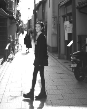 Akane Moriya Instagram - ⁡
#祇園
⁡
#fashion #ootd #私服
inner @wrinn_ 
skirt @patou 
boots @therow 
bag @chanelofficial 
sunglasses @ahlem