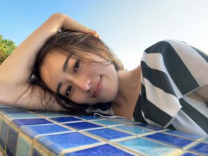 Akane Moriya Instagram - ⁡
何でも話せる仲いい友だちと、初めて宮古島に行ってきました。
この日のホテルは、一目惚れというか、たまたまドライブしてた時に、遠くからもキラキラして見えた
@seawoodhotel 
に、飛込み同然でSTAYしました。
一部屋一部屋が、プライベートエリアで囲まれた、独りじめできるプールある部屋ももちろん最高なんだけど、空と海の真ん中にあるHotelって言葉がぴったりなくらい、自然と一体になれる超絶広い空間とオブジェが、もう最高✨

島でも指折りのジムに行けなかったのは残念だけど、この日は近くのジュース農園のバナナと、可愛いカフェまで足を伸ばしました🚗
旅のマストアイテムは、YouTubeの#akanensstyle
にUPしてます！

超デトックス〜
#宮古島
#tripadvisor
#resorthotel