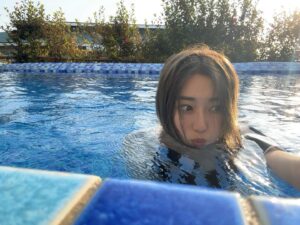 Akane Moriya Instagram - ⁡
何でも話せる仲いい友だちと、初めて宮古島に行ってきました。
この日のホテルは、一目惚れというか、たまたまドライブしてた時に、遠くからもキラキラして見えた
@seawoodhotel 
に、飛込み同然でSTAYしました。
一部屋一部屋が、プライベートエリアで囲まれた、独りじめできるプールある部屋ももちろん最高なんだけど、空と海の真ん中にあるHotelって言葉がぴったりなくらい、自然と一体になれる超絶広い空間とオブジェが、もう最高✨

島でも指折りのジムに行けなかったのは残念だけど、この日は近くのジュース農園のバナナと、可愛いカフェまで足を伸ばしました🚗
旅のマストアイテムは、YouTubeの#akanensstyle
にUPしてます！

超デトックス〜
#宮古島
#tripadvisor
#resorthotel