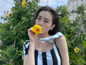 Akane Moriya Instagram - ⁡
何でも話せる仲いい友だちと、初めて宮古島に行ってきました。
この日のホテルは、一目惚れというか、たまたまドライブしてた時に、遠くからもキラキラして見えた
@seawoodhotel 
に、飛込み同然でSTAYしました。
一部屋一部屋が、プライベートエリアで囲まれた、独りじめできるプールある部屋ももちろん最高なんだけど、空と海の真ん中にあるHotelって言葉がぴったりなくらい、自然と一体になれる超絶広い空間とオブジェが、もう最高✨

島でも指折りのジムに行けなかったのは残念だけど、この日は近くのジュース農園のバナナと、可愛いカフェまで足を伸ばしました🚗
旅のマストアイテムは、YouTubeの#akanensstyle
にUPしてます！

超デトックス〜
#宮古島
#tripadvisor
#resorthotel