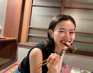 Akane Moriya Instagram - ⁡
何を食べてるでしょう〜
翌日肌が艶々になります😋🐉 
いつも明日の胃を借りたいと言いながら沢山食べます💗haha…💗