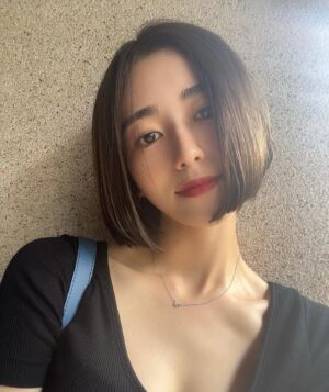 Akane Moriya Instagram - ⁡
ショートボブにチャレンジしちゃった〜
どうですか🙃🙃🙃