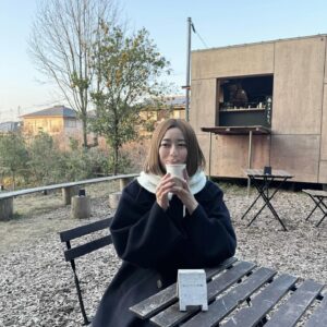 Akane Moriya Instagram - ⁡
🌳☕️
#fashion 
#私服
#ootd

coat @the_newhouse 
balaclava @hififnk_official
⁡
#cafe #itoshima