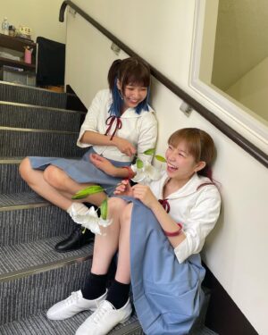 Akane Sakanoue Instagram - .
オフショットその1☺︎

上半期の半分がエヴァだったと思うと、
本当に濃い3ヶ月だったなと改めて感じます！

この3ヶ月でたくさんのチャレンジをさせてもらいました。
私にとっては劇場に立ってお芝居をするという
初めての挑戦の中で、うまくいかないことも多く
まだまだだな〜と痛感することがたくさんありました。笑

その中で色々教えてくださったり、
フォローしてくださった共演者の方々、スタッフの方々には
感謝の気持ちでいっぱいです！
大変なことも多かったけど、映像とはまた違う
舞台の楽しさを知れて嬉しかったです☺️

#舞台エヴァンゲリオンビヨンド
#しばらくはオフショットお付き合いくださいませ