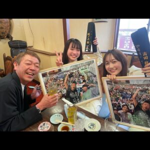 Akane Sakanoue Instagram - .
幸せな5年間でした！
#町中華で飲ろうぜ