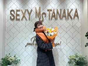 Akane Sakanoue Instagram - .
セクシー田中さん、昨夜最終回でした！

この作品にわたしも毎週パワーをもらっていました。
そんな作品に関わることができて嬉しく思います☺️
撮影中は美味しいご飯を
たくさん食べられて幸せだったな〜〜笑

毎週楽しみに観てくださった方、
本当にありがとうございました！
#セクシー田中さん

p.s.忘れてた！メリクリー！！！🎄🎅