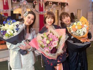 Akane Sakanoue Instagram - .
セクシー田中さん、昨夜最終回でした！

この作品にわたしも毎週パワーをもらっていました。
そんな作品に関わることができて嬉しく思います☺️
撮影中は美味しいご飯を
たくさん食べられて幸せだったな〜〜笑

毎週楽しみに観てくださった方、
本当にありがとうございました！
#セクシー田中さん

p.s.忘れてた！メリクリー！！！🎄🎅
