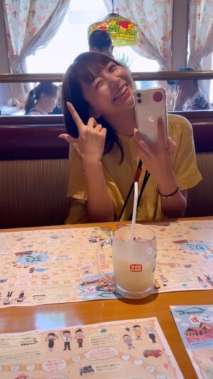 Akane Sakanoue Instagram - .
少し前のお休みの日に友達と静岡ドライブしました🚗
私は安定のハンバーグ2個🤤笑
