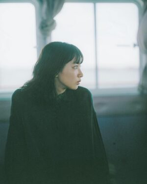 Akane Sakanoue Instagram - .
28歳になりました。
先ほどのゲリラインスタライブ
そしてSNSのコメントで
お祝いのメッセージありがとうございます☺️

27歳も皆さんに作品を届けることができて
幸せな1年でした。
また、舞台や舞台挨拶、イベントなど
直接会える機会も多くてとても嬉しかったです！
まだまだお知らせしたいことたくさんあるので
楽しみにしていただけたらと思います🙏

28歳というと本格的にアラサー突入な感じがしますが、
年齢を重ねるのが年々楽しみになっていて
30代に向けての自分磨きをしていきたいなと思います🥰

そして先ほどインスタライブでお話しました
12/9(土) 新宿のK’s cinemaにて
「違う惑星の変な恋人」の舞台挨拶に
木村監督、プロデューサーの直井さんと共に
私も登壇させていただきます。
来年の1月に本公開の映画ですが、
一足早く観ることができます！
今年みなさんに直接お会いできるも最後だと思うので、
お時間ある方は是非来てくださいね〜☺︎

Photographer：Ricky Yamada @yama.pm 
Stylist：Shuhei Kai @kaishuhei
Hair&Make-up：Eri Ito @eri.ito_hairmake