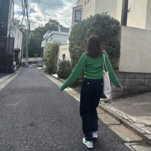 Akane Sakanoue Instagram - .
昨日今日とあったかい日が続いて
着るタイミング見失ってたトップスをやっと着られました☺︎
嬉しかったから久しぶりの私服を〜〜！
