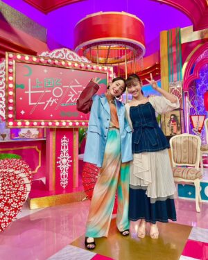 Akari Hayami Instagram - _
⁡
#上田と女が吠える夜
⁡
ひさびさのれにちゃんと🫶
みてくれてありがとう！
⁡
#衣装タグつけしてます