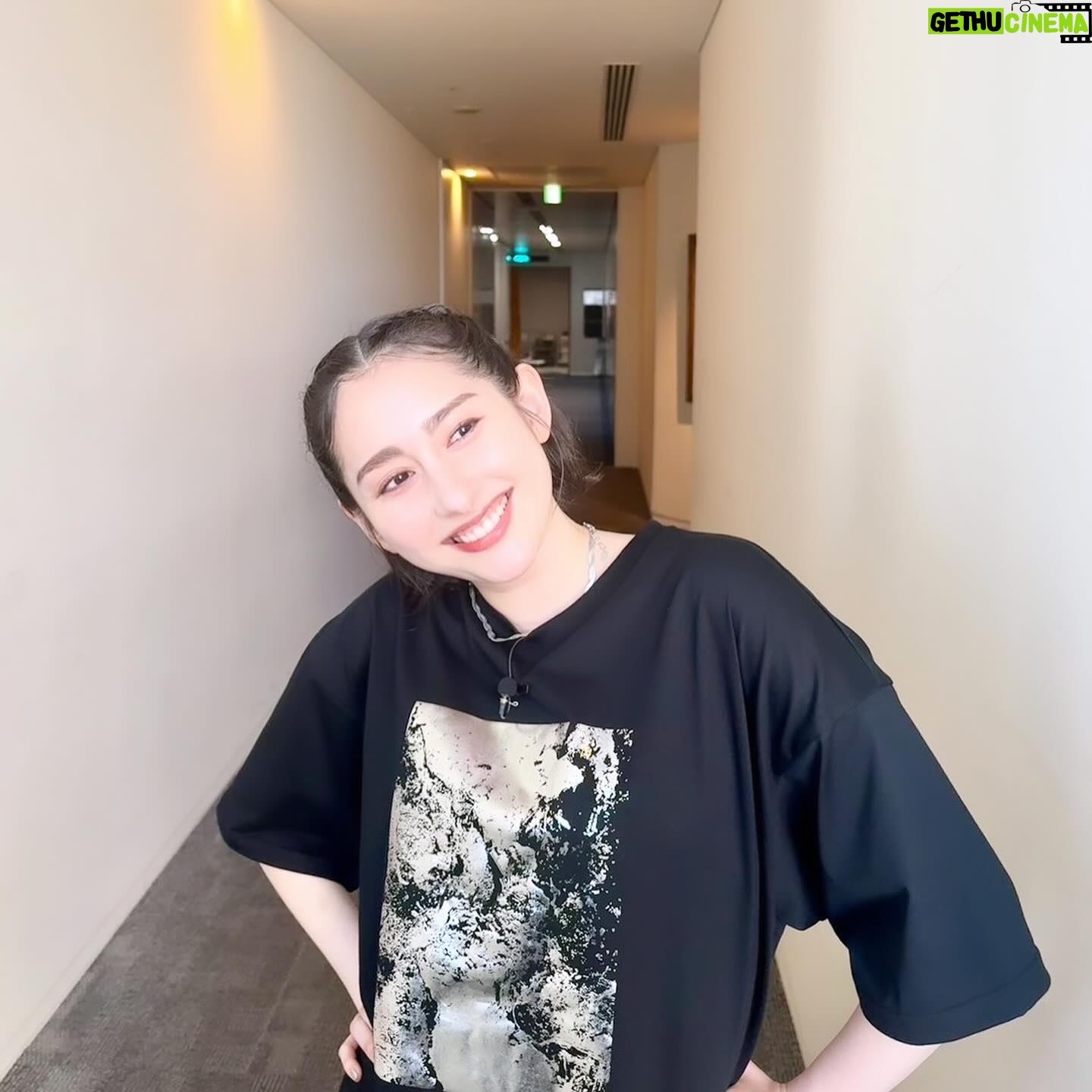 Akari Hayami - 5.1K Likes - _
「続々〜ゾクゾク〜」
このあと14時から放送です!
6/2もよろしくねー
楽しい収録でした💛
#続々
#ゾクゾク
#衣装タグ付けしてます