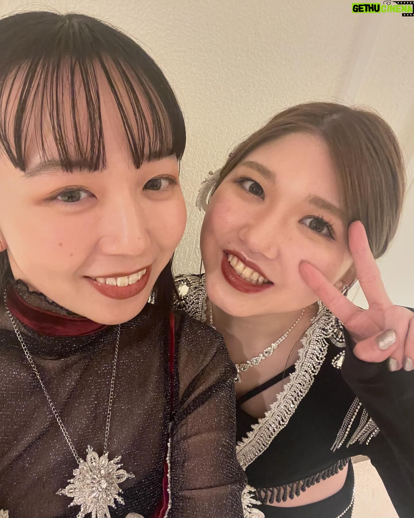 Akari Takeuchi - 6.4K Likes - カウントダウンライブで大阪に行く朝、めちゃくちゃ早くて周りはみんな寝てたのに私達だけ新大阪着くまで一生喋ってた😂
で、舞台袖でも喋ってて怒られた🤫笑
#ハッピーバレンタイン