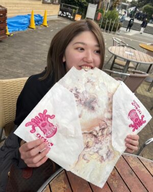 Akari Takeuchi Instagram - ドデカたこせんべい🐙🍘