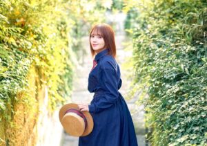 Akari Kito Instagram - 🍃アーティスト写真公開🍃

2月8日発売
#鬼頭明里 4thシングル「Dear Doze Days」

📀初回限定盤・通常盤・アニメ盤の3形態 
📀初回限定盤特典
・「Dear Doze Days」MUSIC VIDEO
・ジャケット・MV撮影 MAKING
・ブックレット
📀アニメ盤 特別仕様
　描き下ろしジャケット

kitoakari.com/dear-doze-days