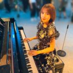 Akari Kito Instagram - 🎻発売まであと2日🎷 #鬼頭明里 2ndアルバム「Luminous」 10月12日(水)発売✨ MV撮影の休憩😌 ピアノを弾いている風🎹 と撮影中📹 💿CD情報 kitoakari.com/luminous 🎶クロスフェード試聴 youtu.be/sMn971wG_TQ 🎭 リード曲「Esquisse」 MV youtu.be/hcGsPuAMZI8 🎧先行配信 kitoakari.lnk.to/Esquisse