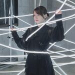 Akari Kito Instagram - 💎「夢の糸」発売まであと7日💎 オフショットを発売日まで毎日お届け！ 本日はMV撮影時の一コマ📷 光る糸に絡まる鬼頭さん、幻想的な美しさです✨ #鬼頭明里 6thシングル 「夢の糸」1月31日発売❗️ https://kitoakari.com/yumenoito 30日には生配信も🫶 https://youtube.com/live/wUMtD9V-C2cZ