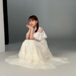 Akari Kito Instagram - 🍑発売まであと2日🍑 本日はジャケット写真撮影時の オフショットを公開📷 透明感がすごい…🧚‍♀️ ばっちり目線いただきました！！ #鬼頭明里 5thシングル 「Magie×Magie」10月11日発売❗️ https://kitoakari.com/magie-magie 本日20:00～は生配信もあります！ ぜひご覧ください✨ https://youtube.com/live/jX32Ki9IeBQ