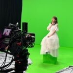 Akari Kito Instagram - 🍑発売まであと5日🍑 本日はMV撮影時の オフショットを公開📷 今回のMVは全編グリーンバックで撮影🟢 ちらっと写ったモニターには・・・🫣 #鬼頭明里 5thシングル 「Magie×Magie」10月11日発売❗️ https://kitoakari.com/magie-magie 9日には生配信もあります！ ぜひご覧ください✨ https://youtube.com/live/jX32Ki9IeBQ